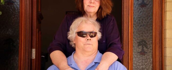 PHOTO: Tom and Lynn Armington lost their home in the 2014 Perth Hills bushfire. (ABC News: Rhiannon Shine)