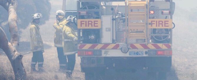 Geraldton Guardian: Crews fight Karloo fire