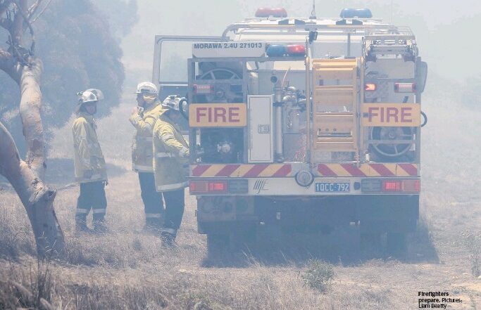 Geraldton Guardian: Crews fight Karloo fire