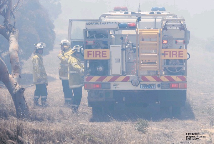 Geraldton Guardian: Crews fight Karloo fire