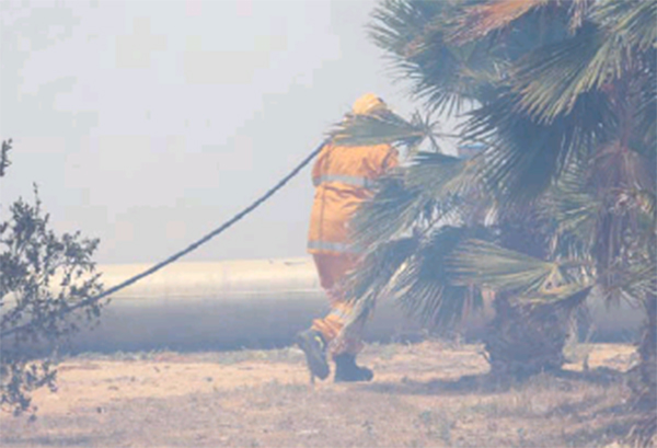 Geraldton Guardian: Crews fight Karloo fire