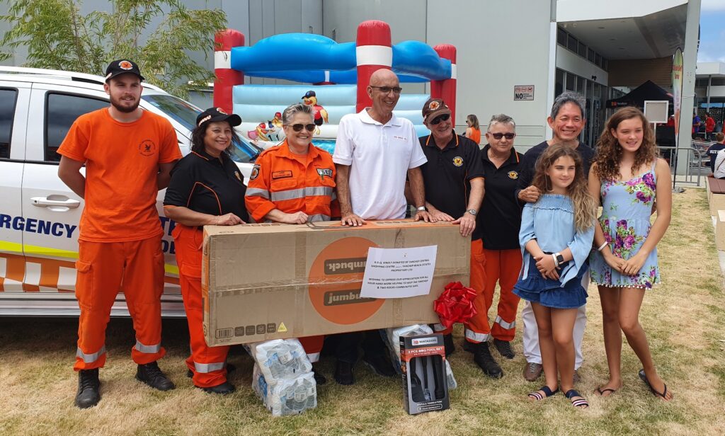 Two Rocks SES volunteers with Butler MLA John Quigley, his daughters Ruby and Lily and YBJV chief executive Gin Wah Ang.