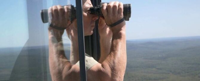 PHOTO: No time for reading anything except the landscape: an observer scans the WA wilderness for smoke. (ABC South West WA: Mark Bennett)