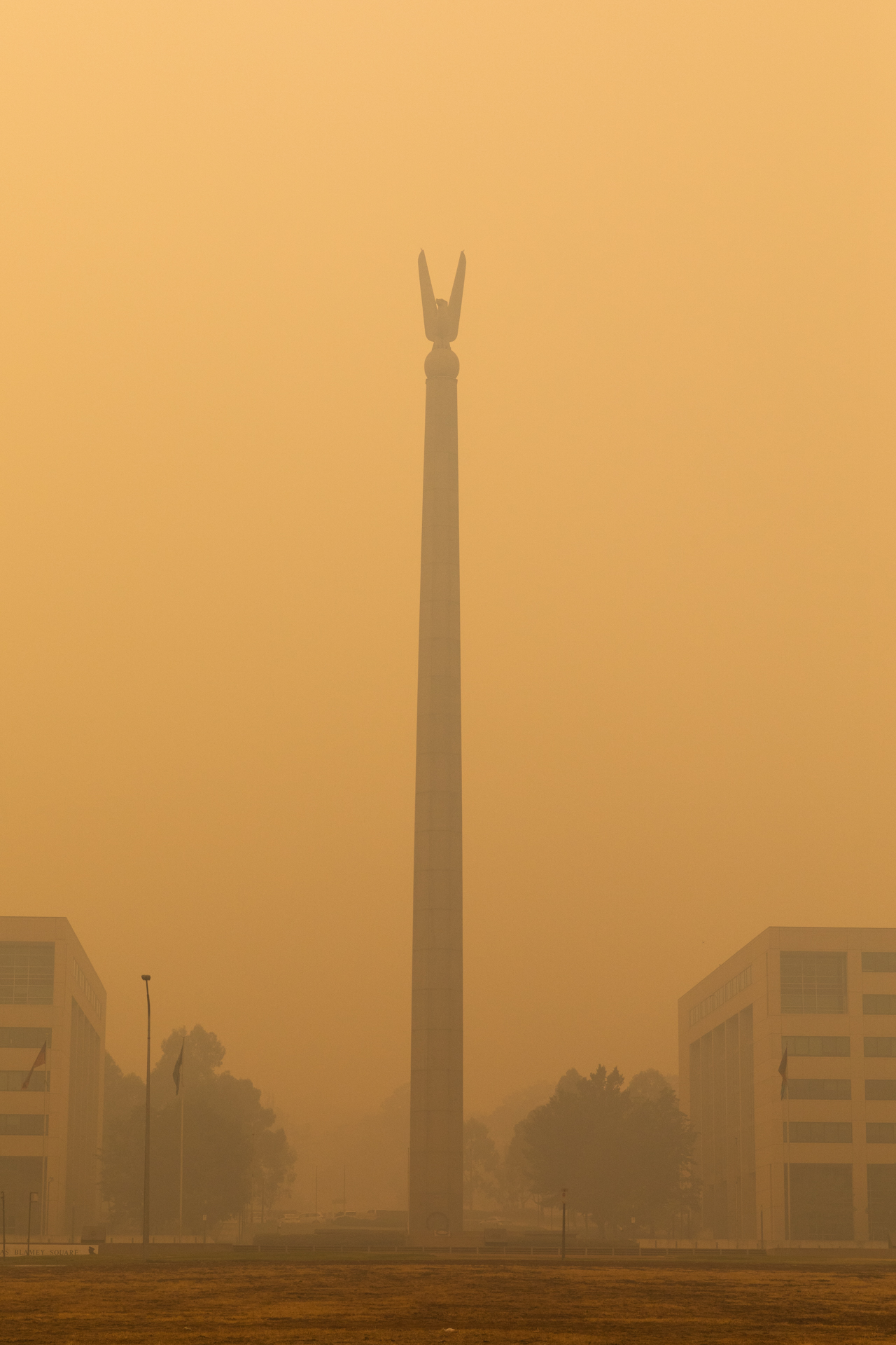 Smoke obscuring the Australian-American Memorial in Russell. Photo: Region Media.